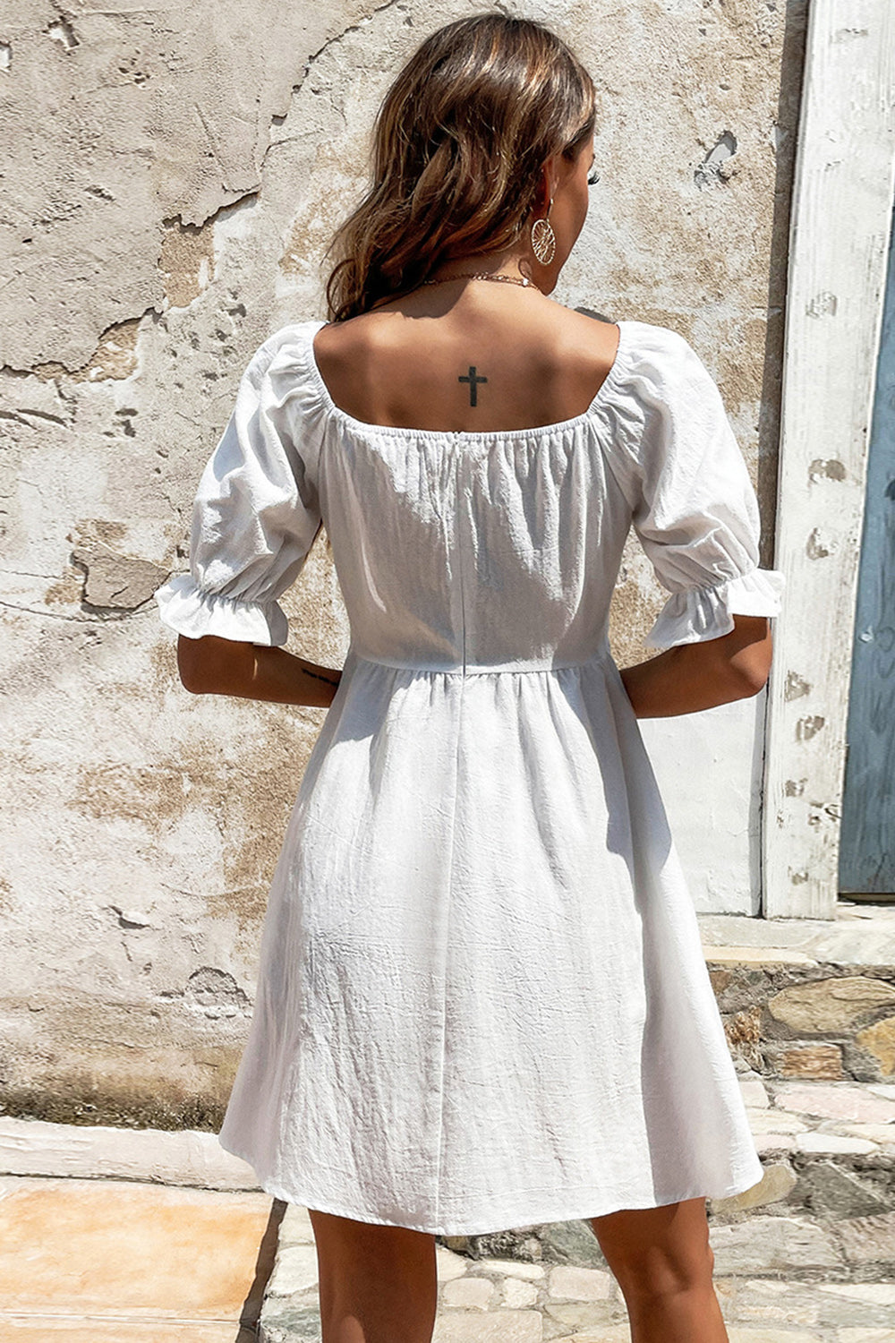 Classy White Square Neck Pleated Mini Graduation Dress With Short Sleeves