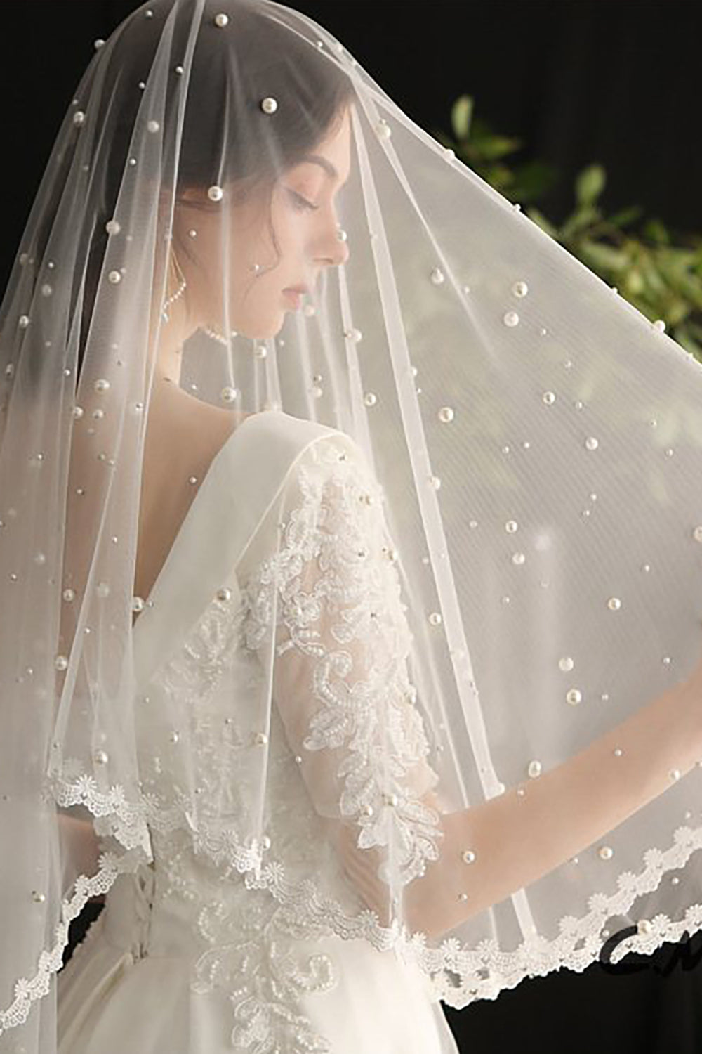 White Two-tier Lace Bridal Veil With Imitation Pearl