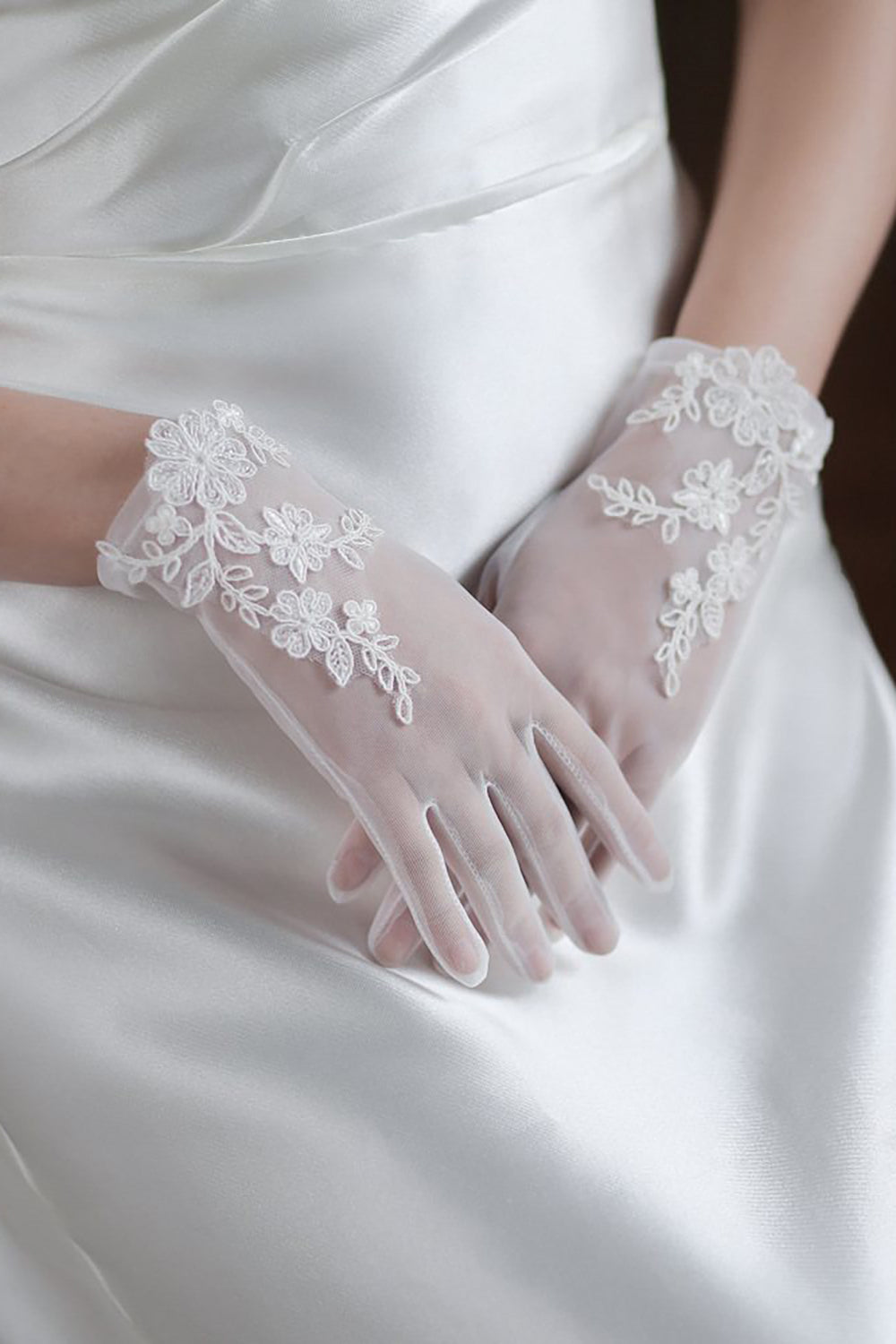 Cropped Lace Wedding Gloves