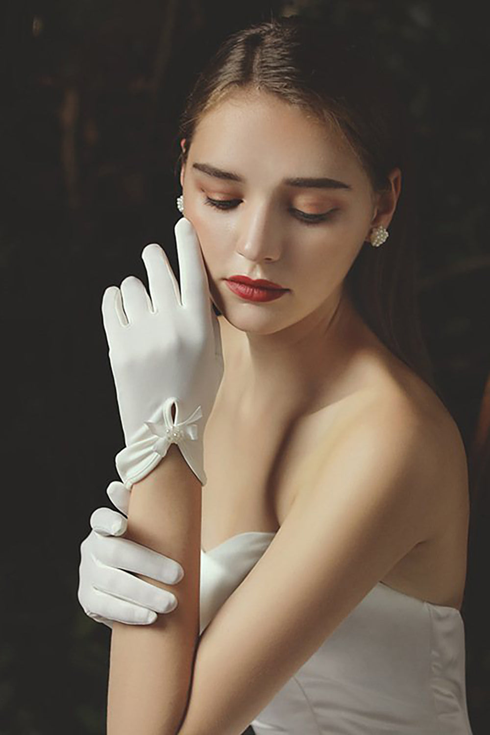 Vintage White Cropped Satin Wedding Gloves with Bowknot