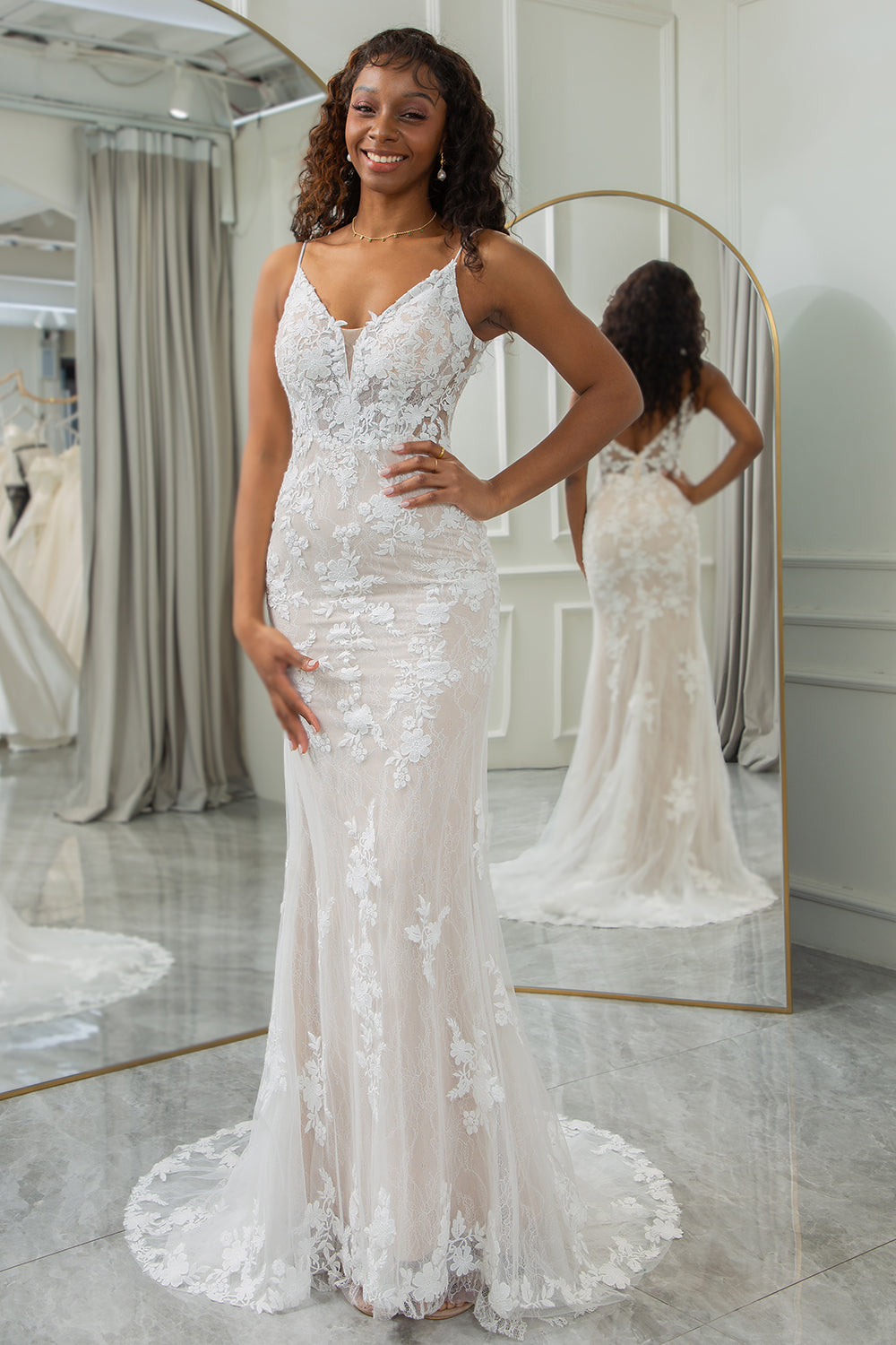 Trumpet/Mermaid Spaghetti Straps Court Train Lace Wedding Dress