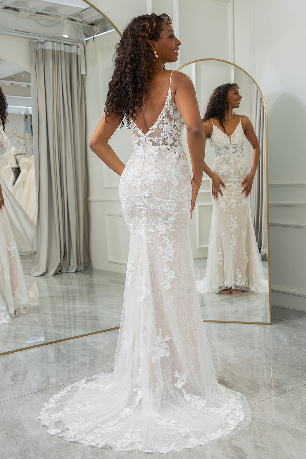 Trumpet/Mermaid Spaghetti Straps Court Train Lace Wedding Dress