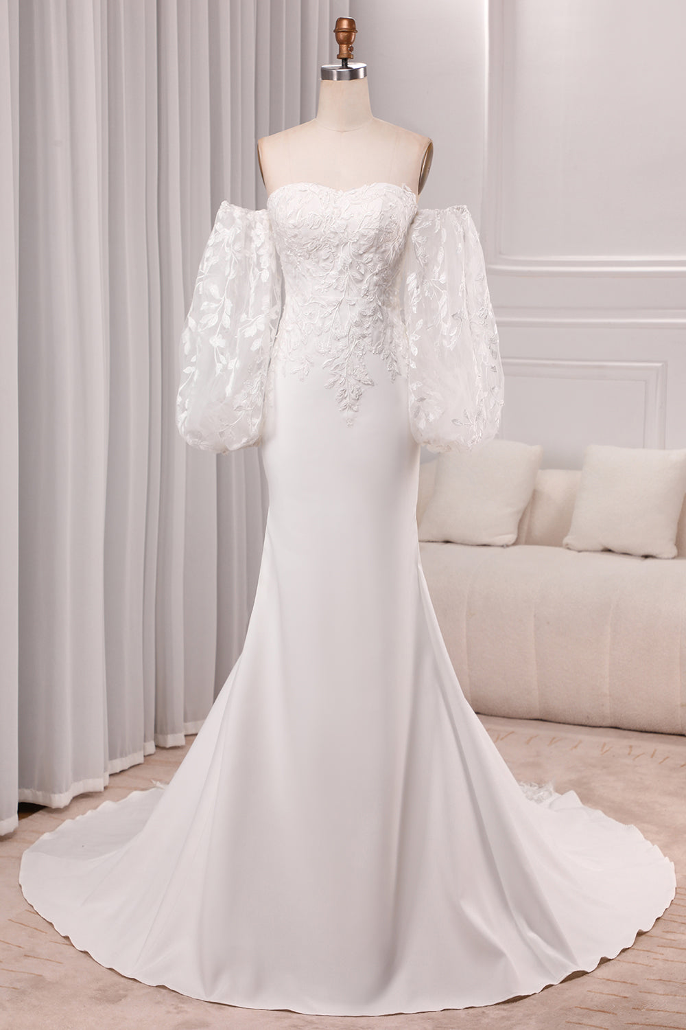 Ivory Mermaid Sweetheart V-Neck Court Train Bridal Dress With Appliqued Lace