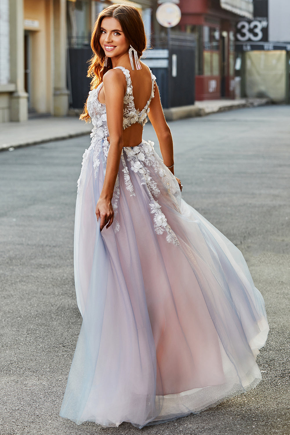 A-Line/Princess V-Neck Split Floor-Length Tulle Prom Dress With Appliques