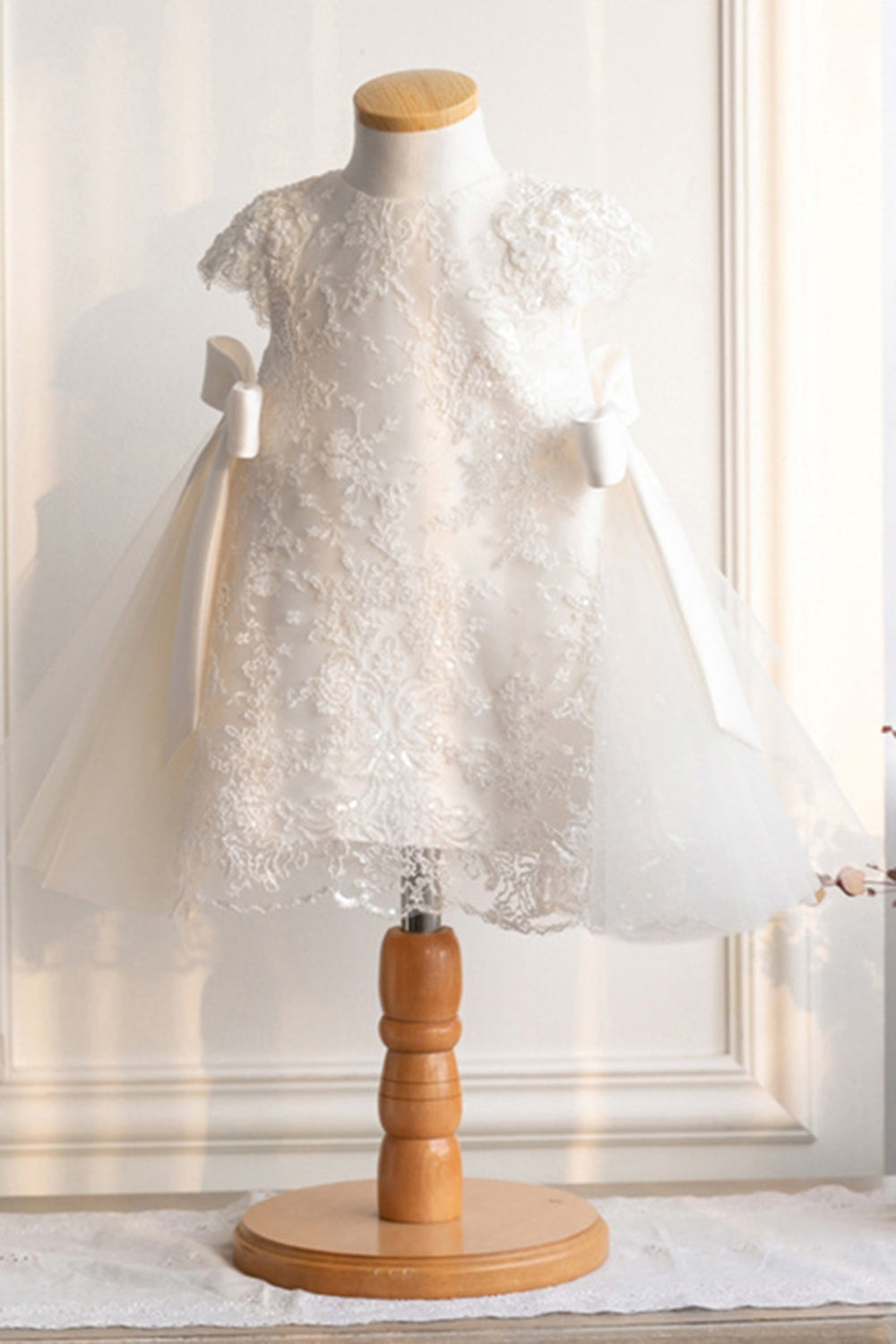 White Round Neck Tulle Flower Girl Dress with Bowknot