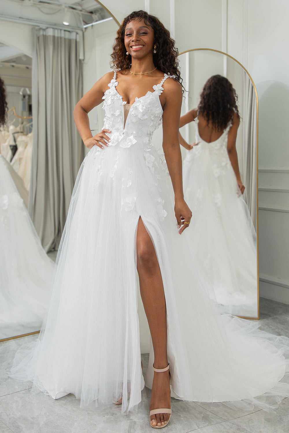 Ivory A Line Spaghetti Straps Tulle Chapel Train Appliques Bridal Dresses With Slit